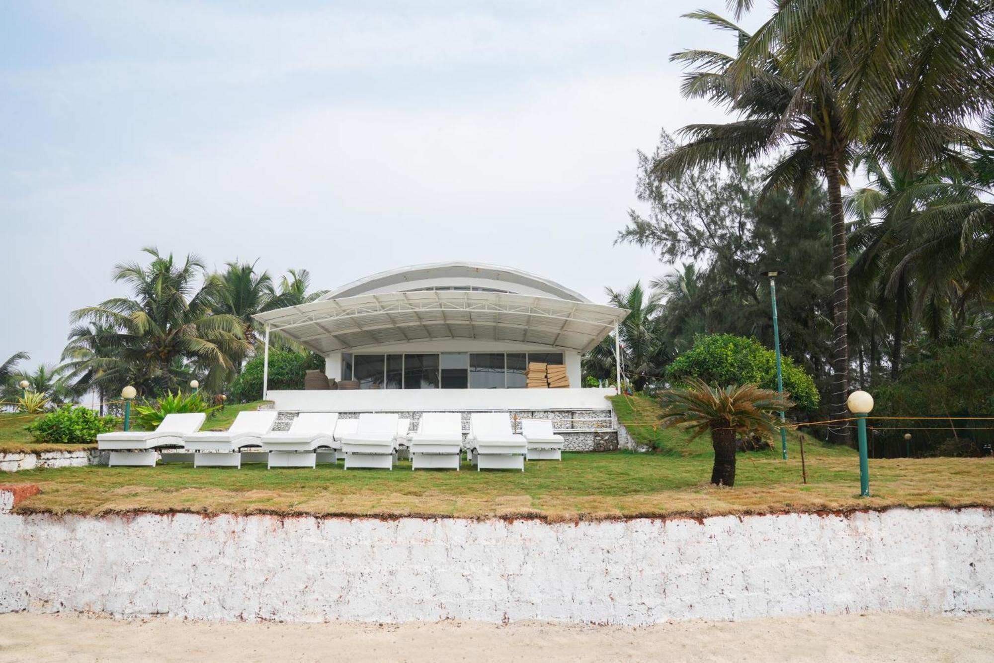 Beach House Resort Goa Бенаулім Екстер'єр фото